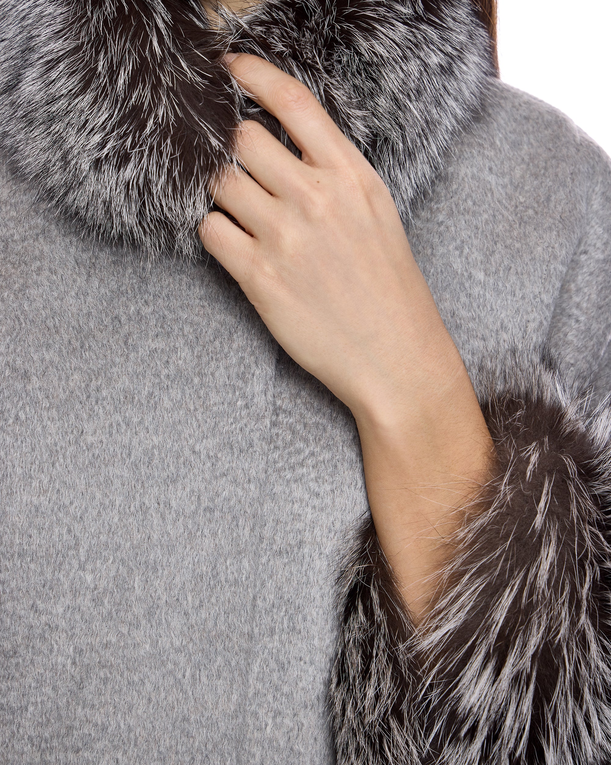 Alpaca Cape with Dyed Silver Fox - Image 4